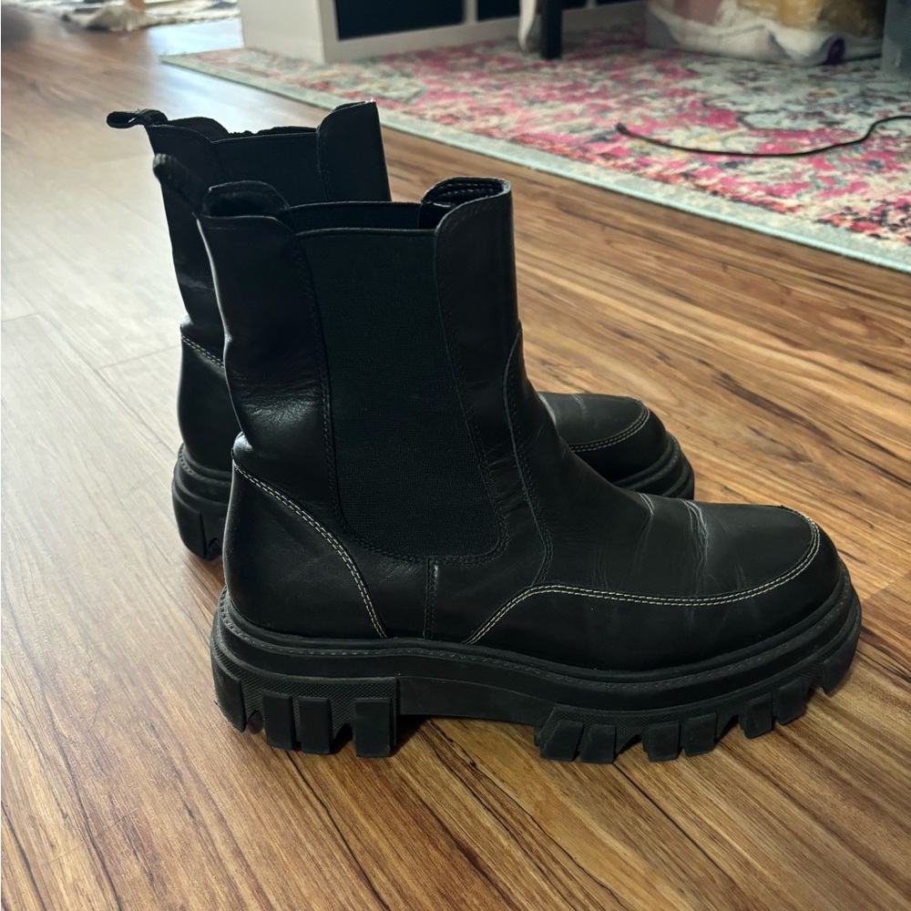 Marc Fisher Leather Lug Sole Chelsea Boots Size 7.5